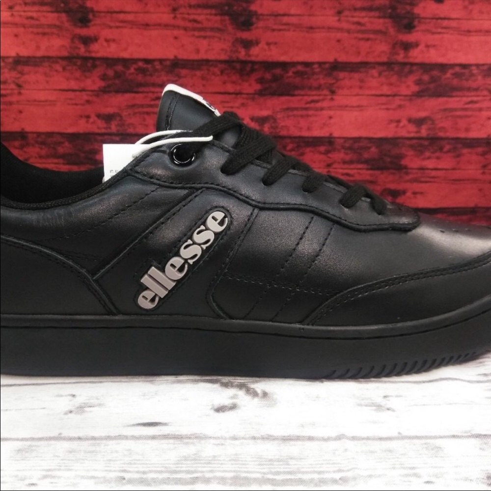 Men’s Black ellesse shoes size 12